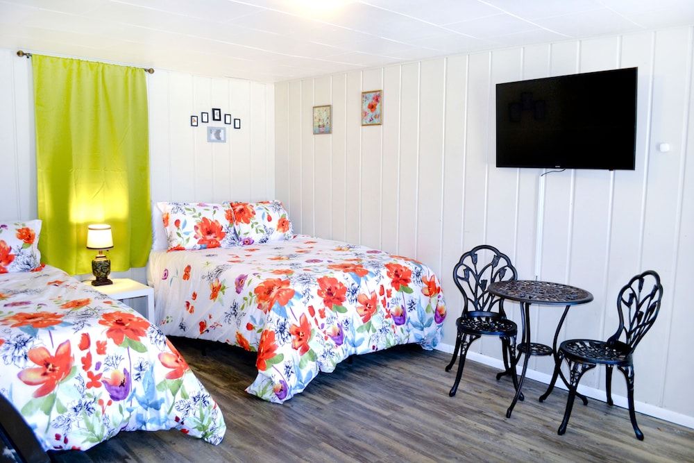 Whitehall Cottages Basic Room, 2 Double Beds, Non Smoking 6