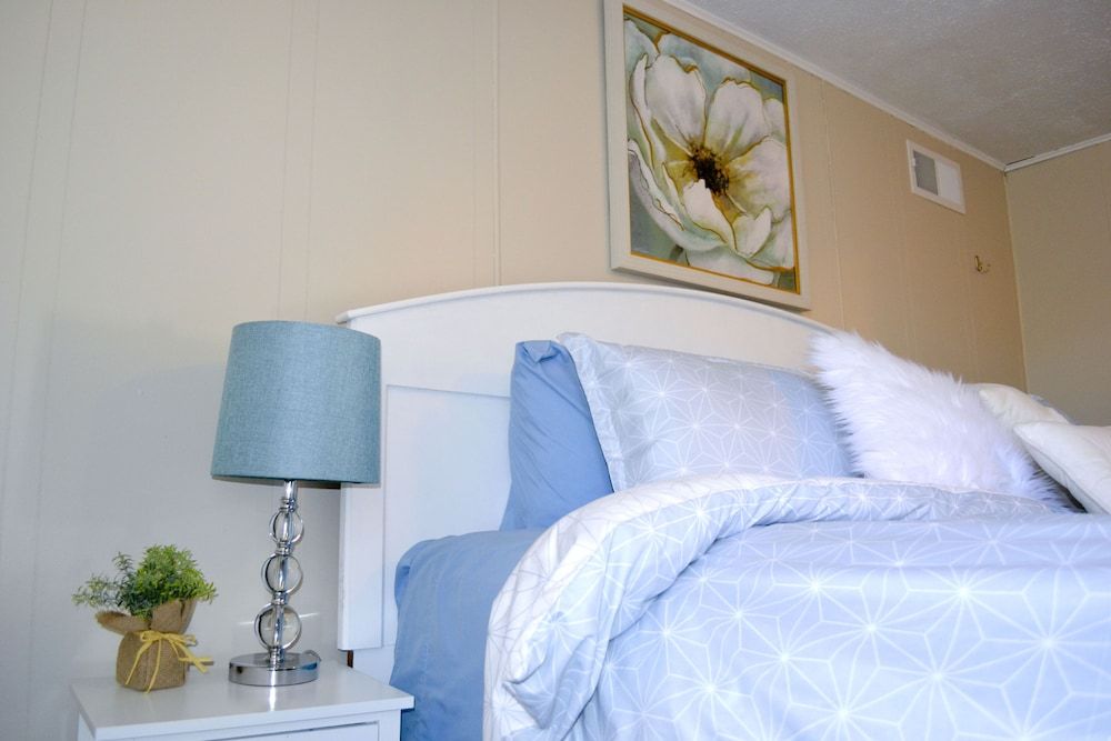 Whitehall Cottages Basic Room, 1 King Bed, Non Smoking 4