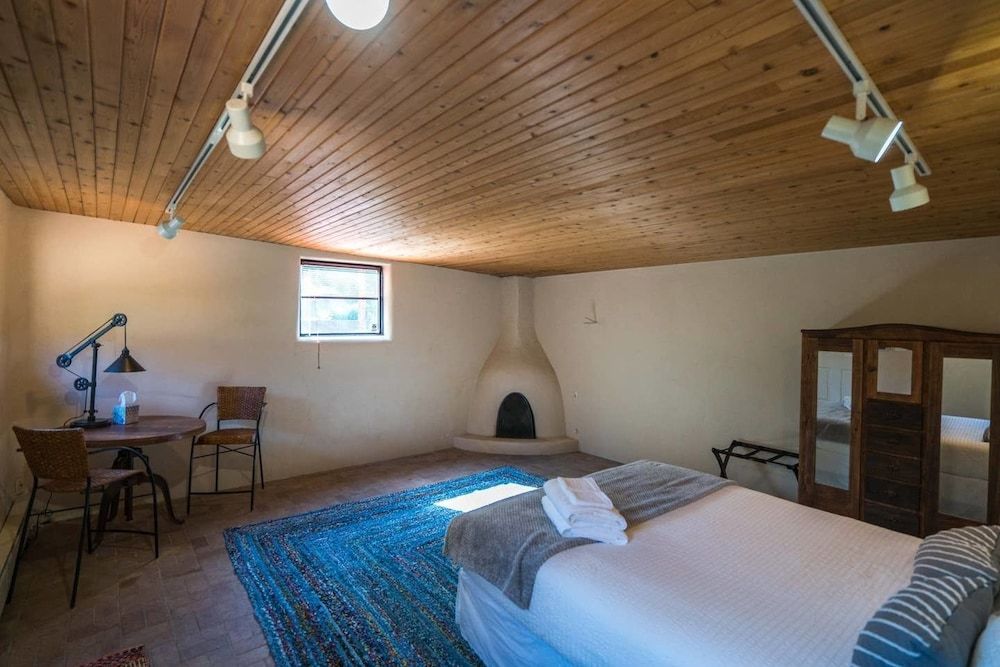 House (5 Bedrooms)