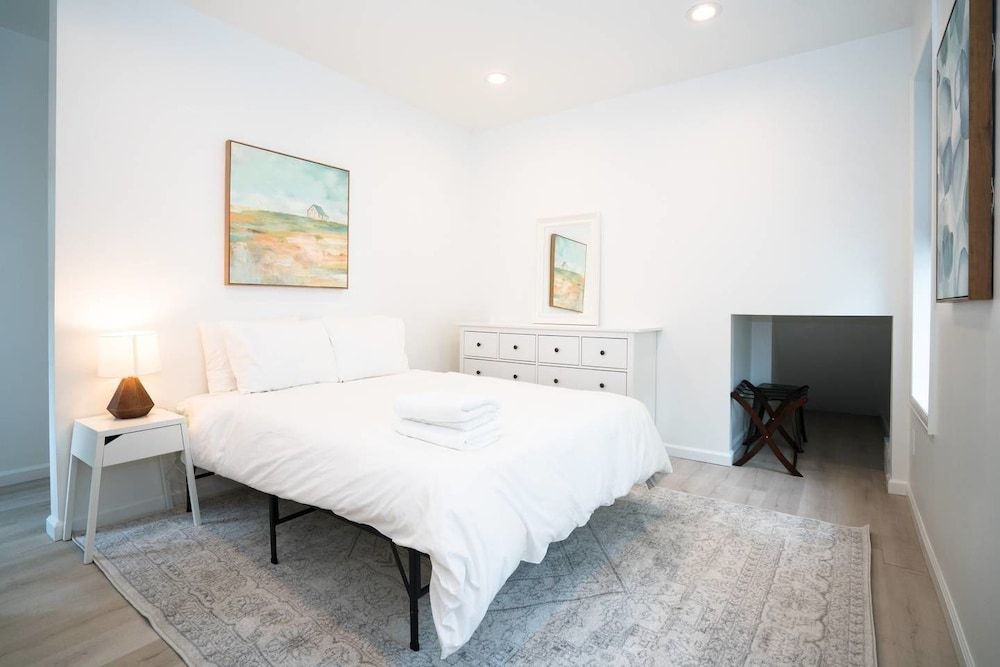 House (2 Bedrooms)