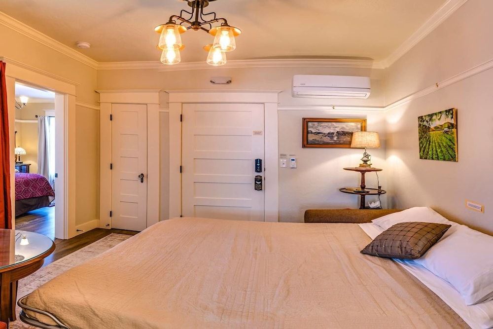 House (4 Bedrooms)