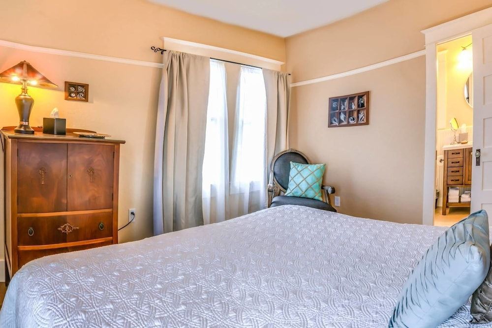 House (2 Bedrooms)
