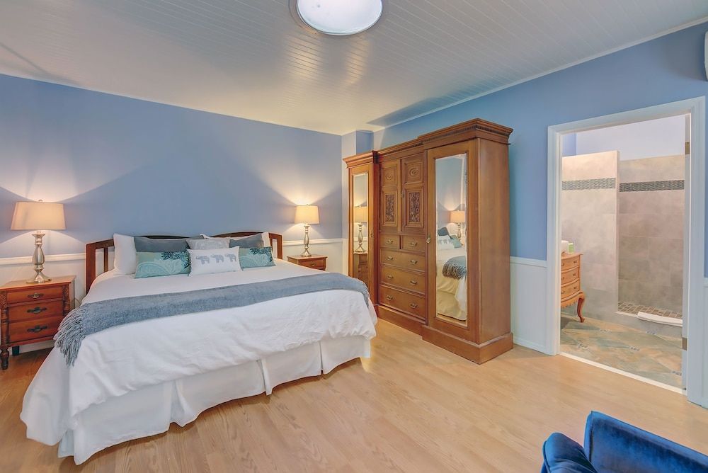 Luxury Suite, 1 King Bed, Patio