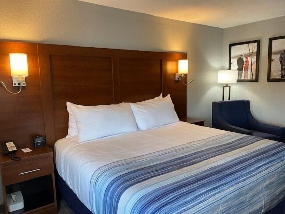 Room, 1 Queen Bed, Accessible, Non Smoking (Mobility, Roll-In Shower)