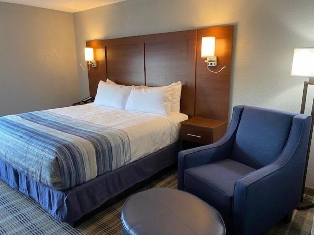 Room, 1 Queen Bed, Accessible, Non Smoking (Mobility, Roll-In Shower)
