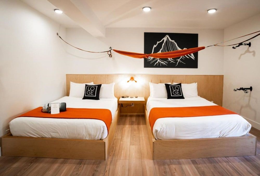 LOGE Leavenworth - Downtown Room, 2 Queen Beds, Accessible, Shared Bathroom (Private Hostel) 5