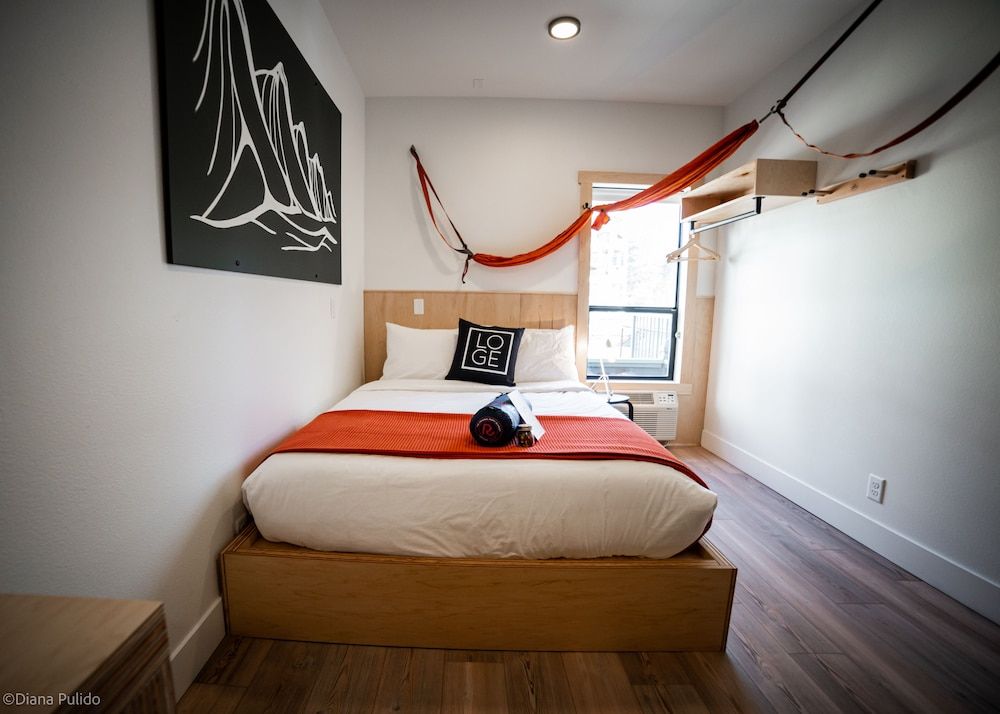 LOGE Leavenworth - Downtown Room, 1 Queen Bed, Shared Bathroom (Private Hostel) 2