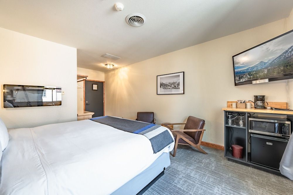 Hotel Leavenworth King Suite Dreams 6