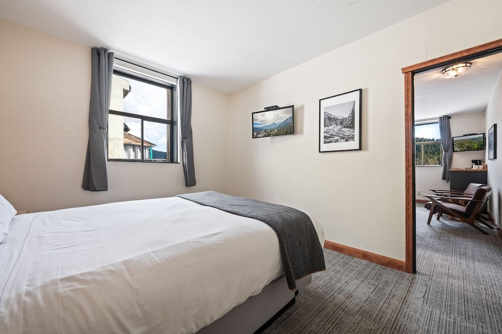 Hotel Leavenworth Two Bedroom Suite 12