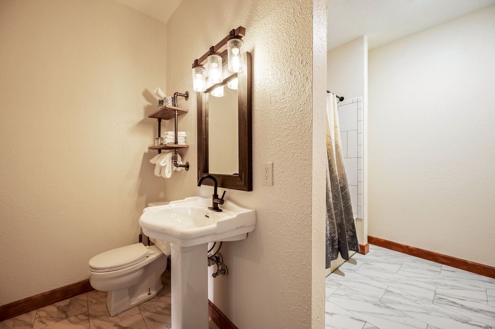 Hotel Leavenworth Two Bedroom Suite 28