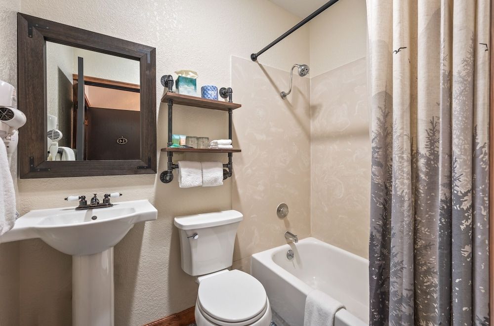 Hotel Leavenworth Cozy Queen 19