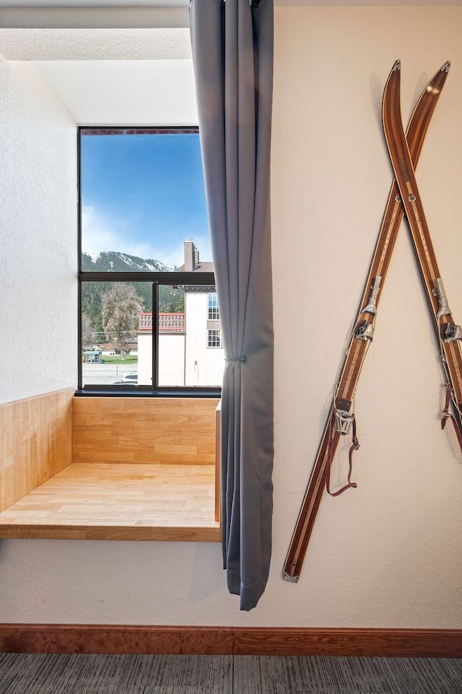 Hotel Leavenworth King Suite Dreams 7