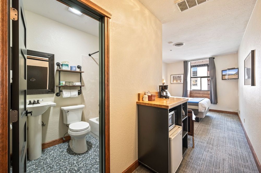 Hotel Leavenworth Cozy Queen 16