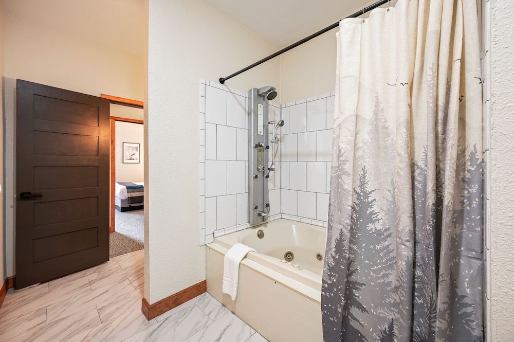Hotel Leavenworth Two Bedroom Suite 27