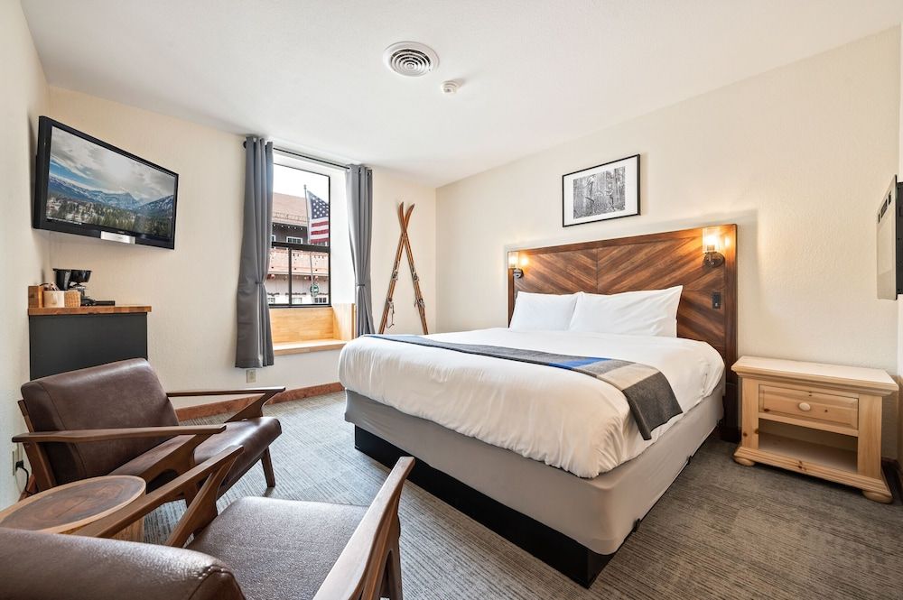 Hotel Leavenworth King Suite Dreams 5