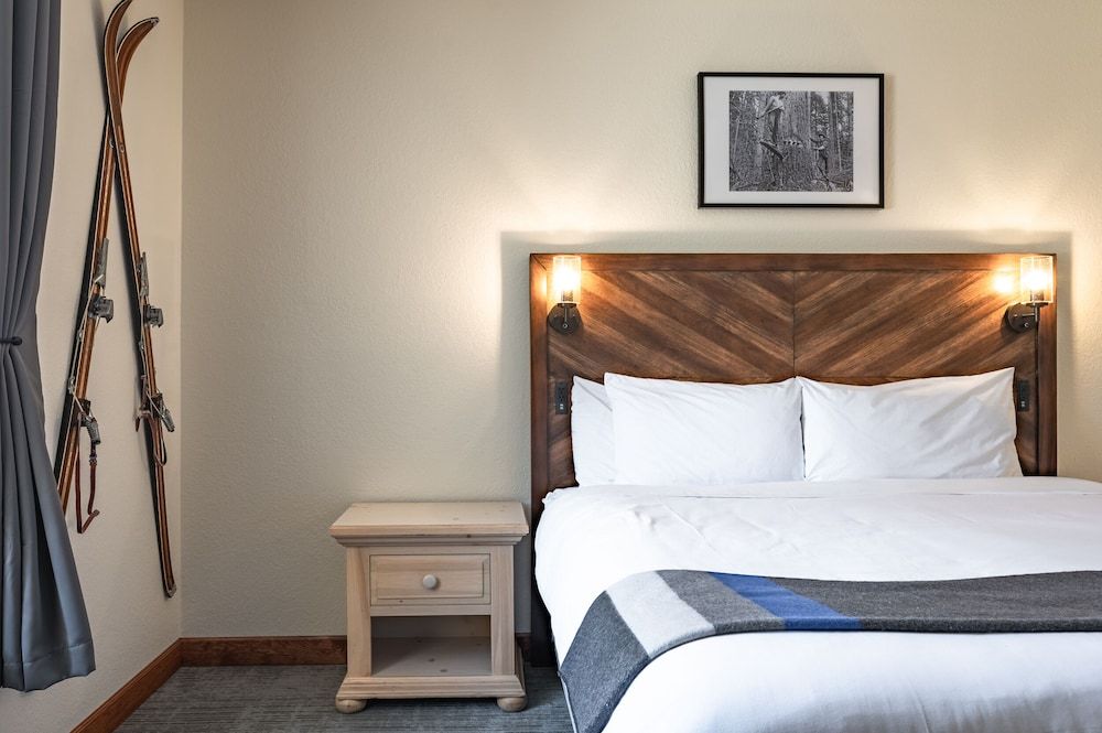 Hotel Leavenworth King Suite Dreams 4