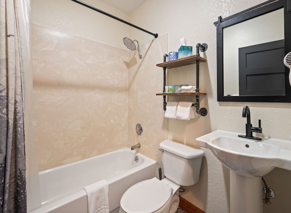 Hotel Leavenworth Cozy Queen 18