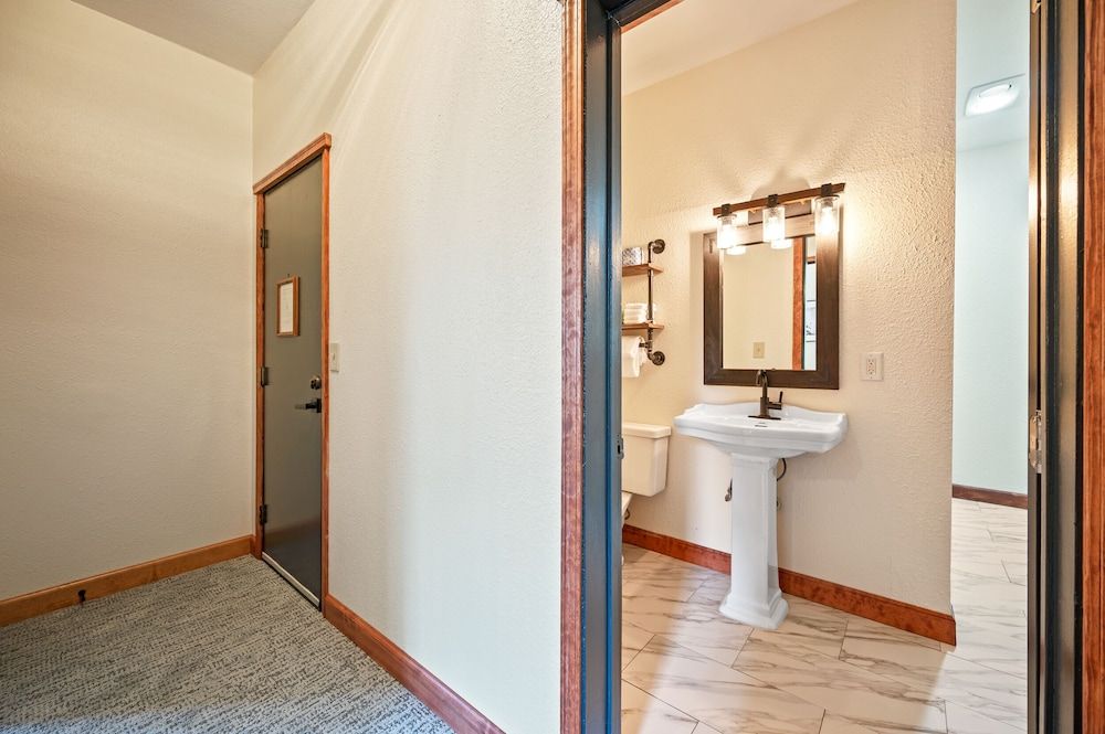 Hotel Leavenworth Two Bedroom Suite 26