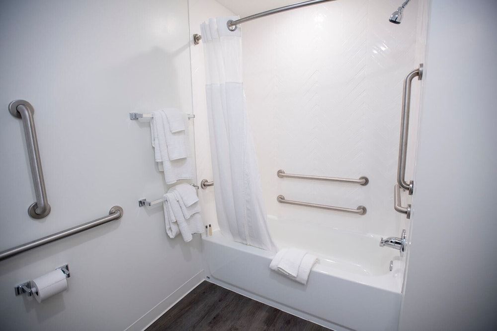 THE NEST Basic Studio, 1 King Bed, Accessible 2