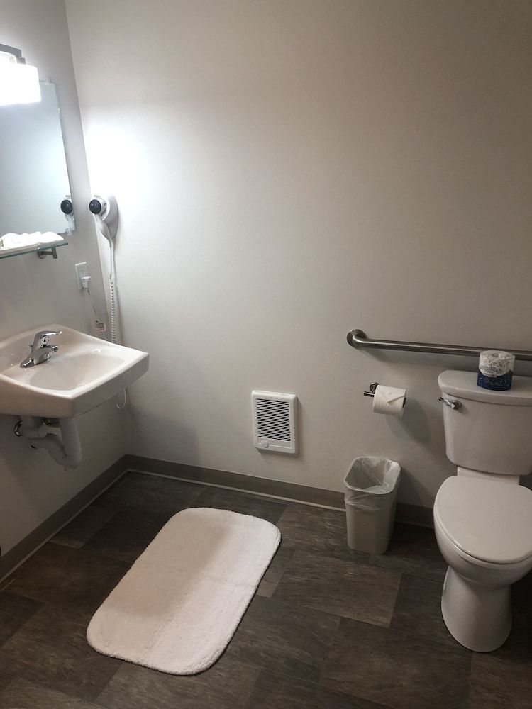 Standard Single Room, 1 King Bed, Accessible - No Pets