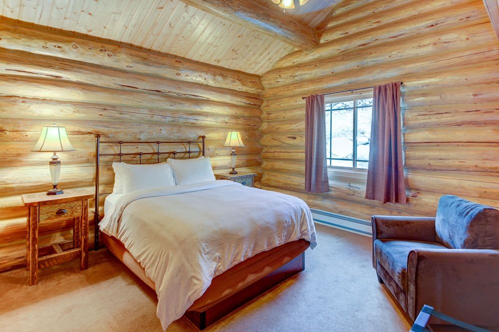 Cabin, 2 Bedrooms, Mountain View, Ground Floor - No Pets