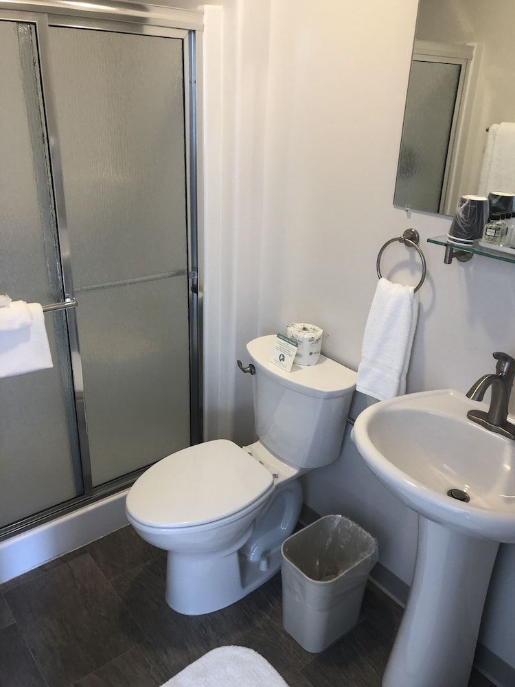 Standard Room, 1 Queen Bed - Shower Only - No Pets