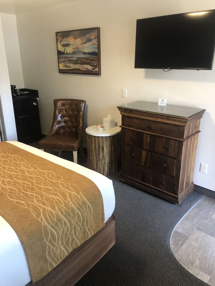 Standard Room, 1 Queen Bed, Accessible - No Pets