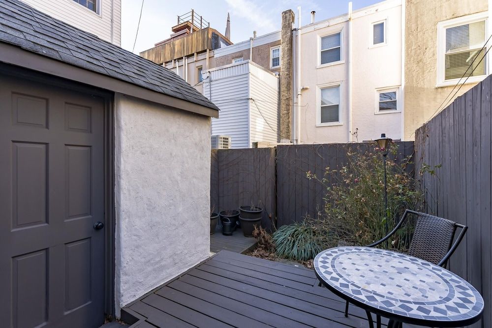 undefined 564 1/2 North Judson 5