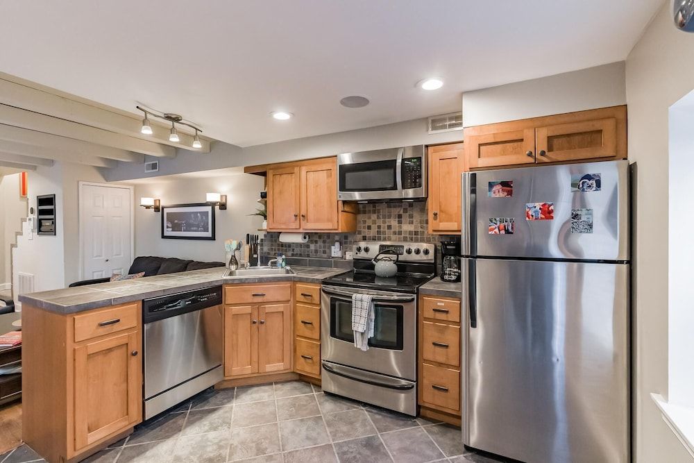 undefined 564 1/2 North Judson 8