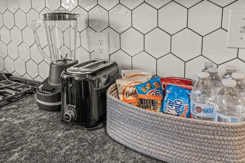 Trendy & Cozy Fishtown GameRoom Basic House 23