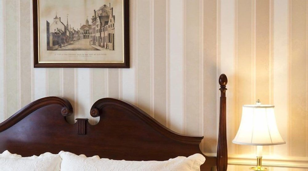 Penn's View Hotel Corner Standard Room, 1 QUEEN BED 4