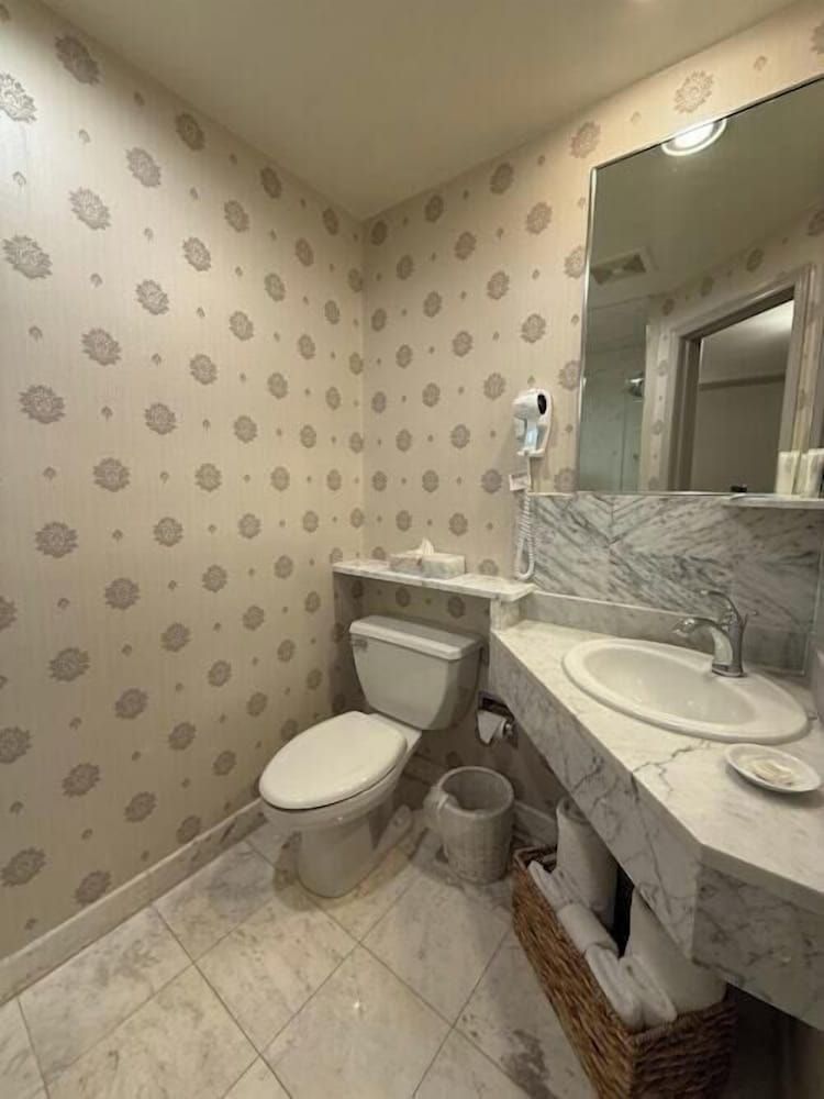 Penn's View Hotel Corner Standard Room, 1 QUEEN BED 2