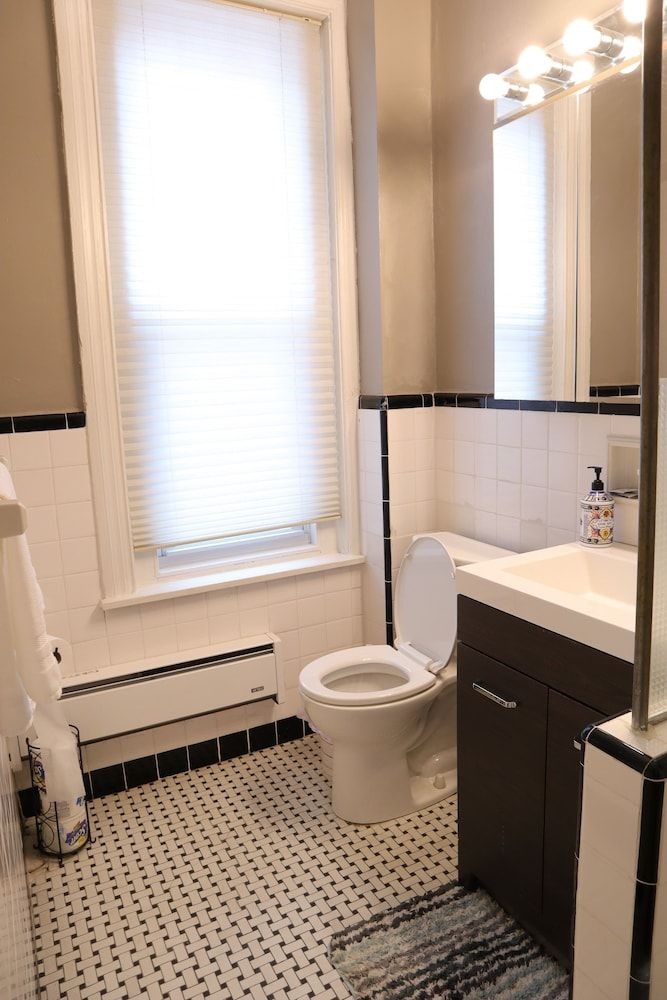 Midtown Suites Luxury Suite (402) 9