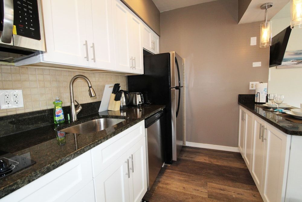 Midtown Suites Executive Suite (401) 5