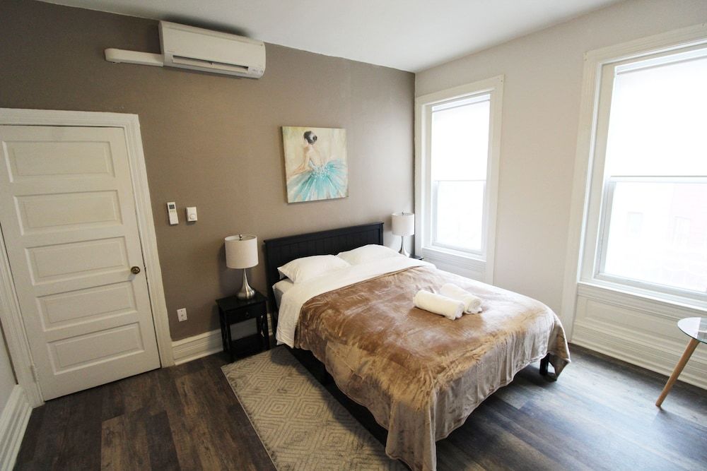 Midtown Suites Executive Suite (401) 2