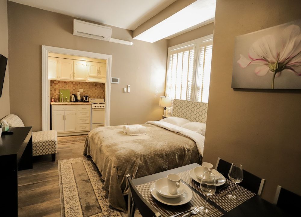 undefined Midtown Suites