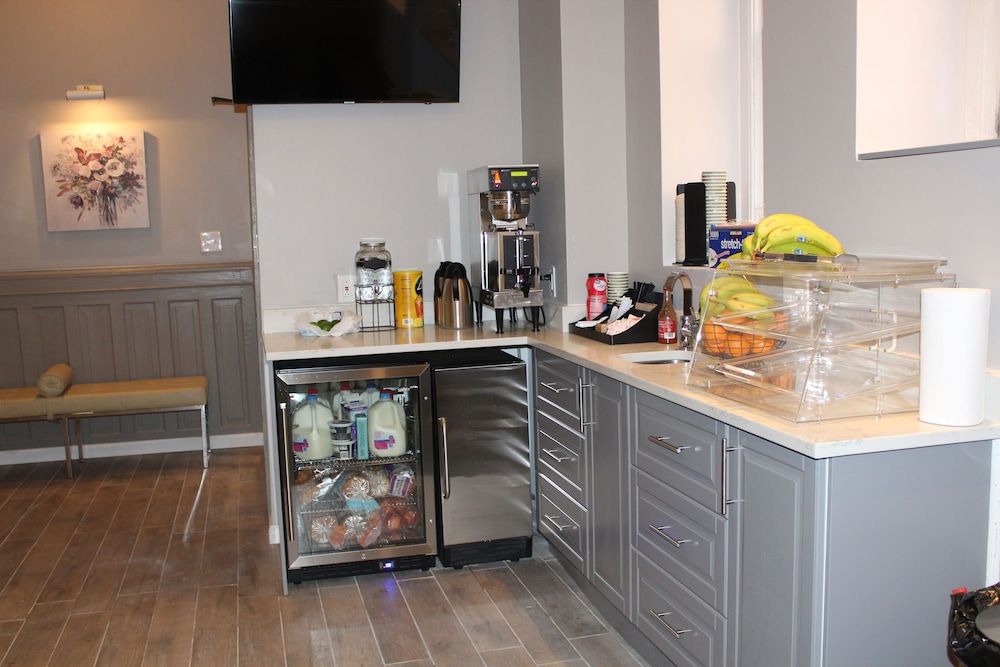 undefined Midtown Suites 7