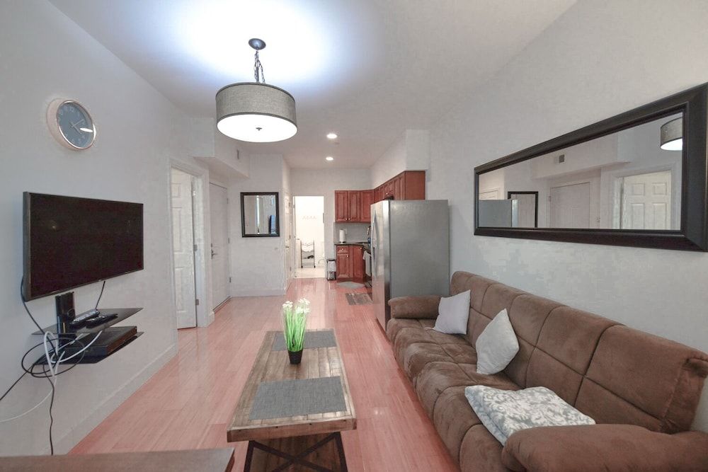 Wood Extended Suites Premium Condo 4