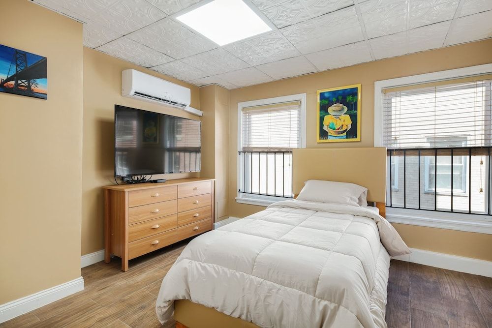 undefined Strawberry House Philadelphia Old City 9