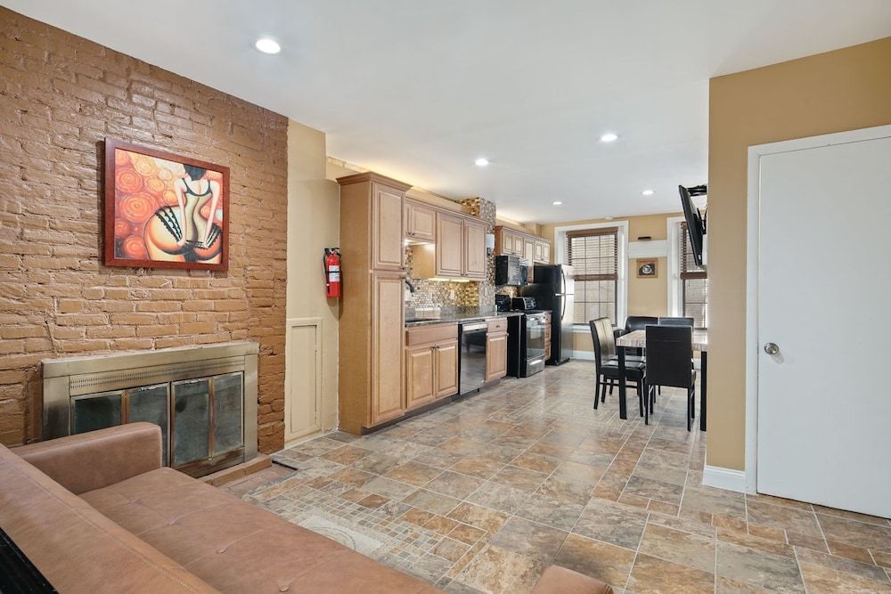 Strawberry House Philadelphia Old City House 2