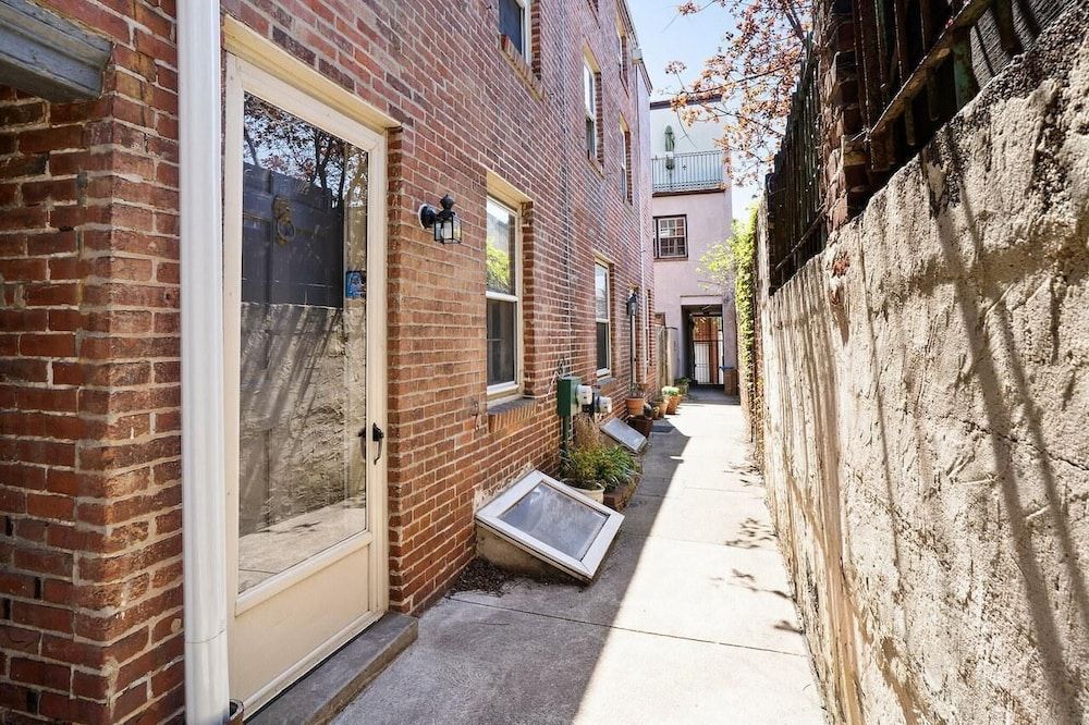 undefined 229 Fulton St 4