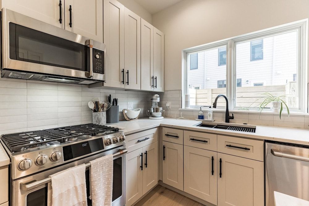 undefined 2013 Abigail St 8