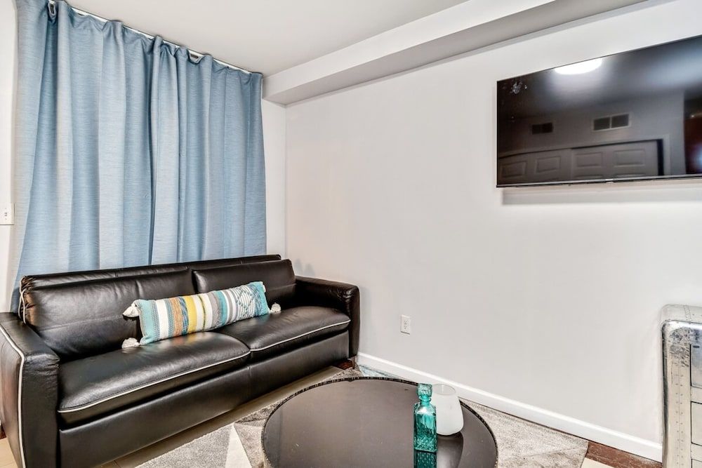 undefined New and Cozy 1BD Apt in the Heart of Philly! 6