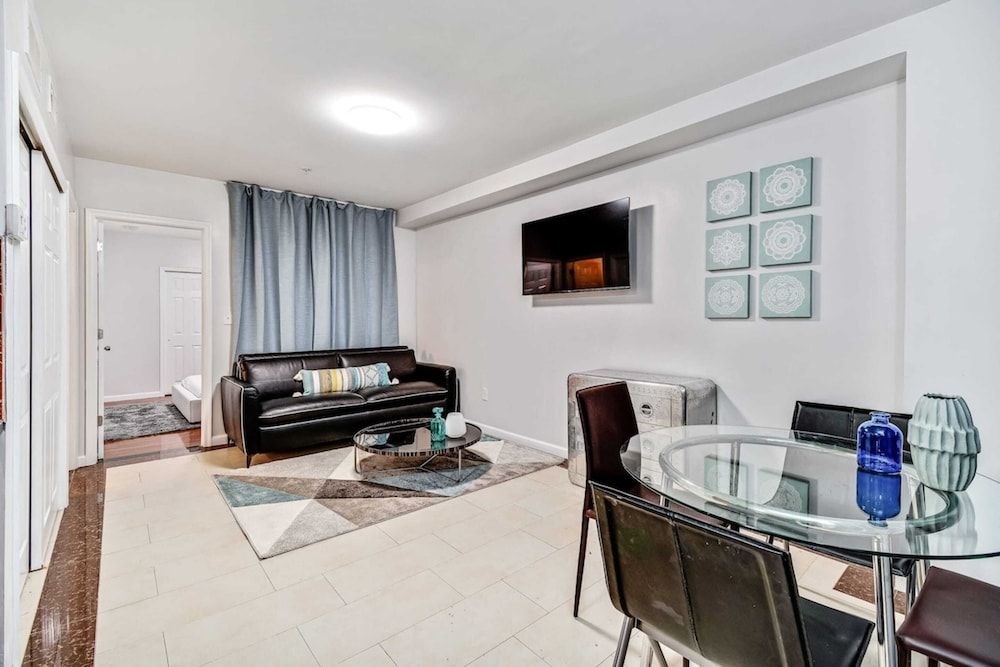 undefined New and Cozy 1BD Apt in the Heart of Philly! 9