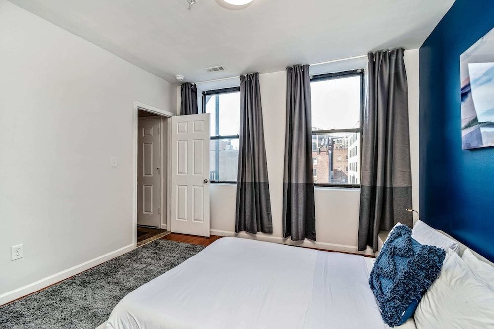 undefined Amazing 2BD Steps From the Convention Center 3