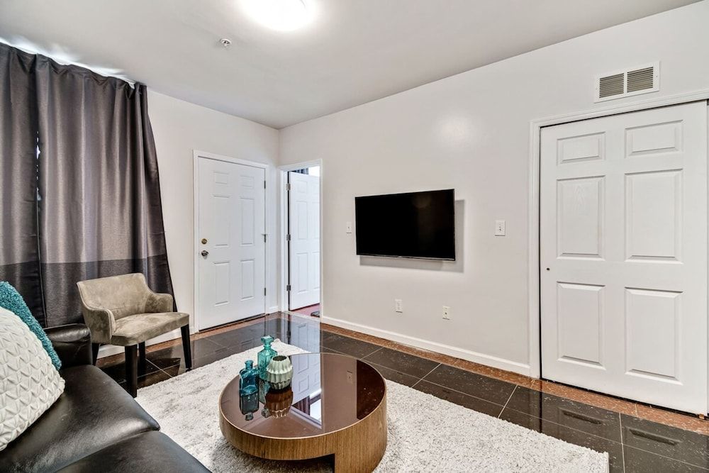undefined Amazing 2BD Steps From the Convention Center 6