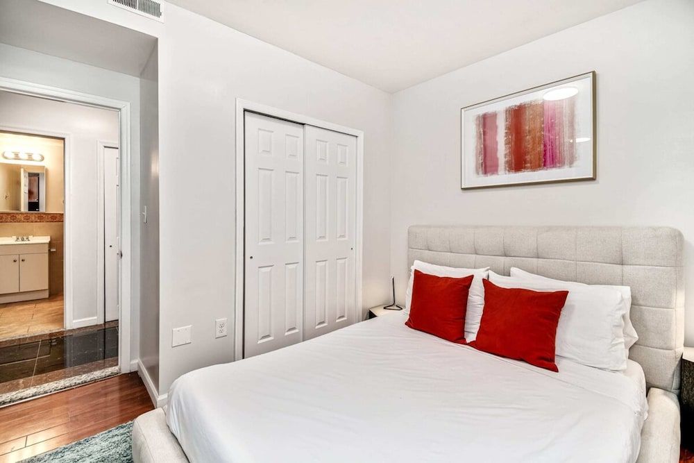 undefined Amazing 2BD Steps From the Convention Center