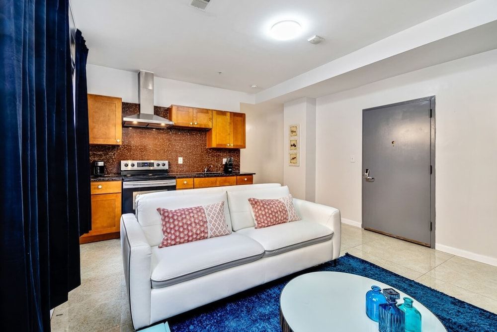 undefined Lovely 2bd Apt Steps From the Convention Center 10