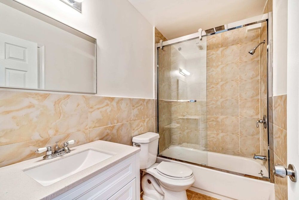 undefined A Touch of Blue! Stylish 2BD Next to Reading Terminal Market 10