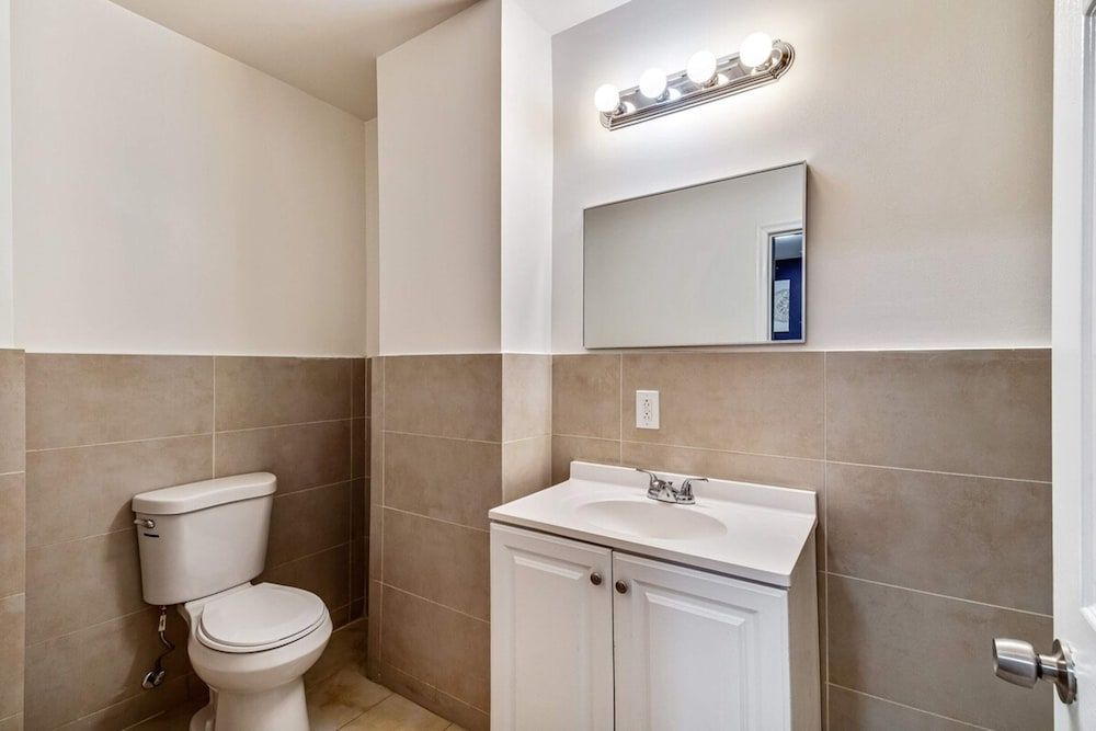 undefined A Touch of Blue! Stylish 2BD Next to Reading Terminal Market 8